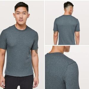 Lululemon Men’s Shift Stitch Short Sleeve shirt Waffle knit size Large